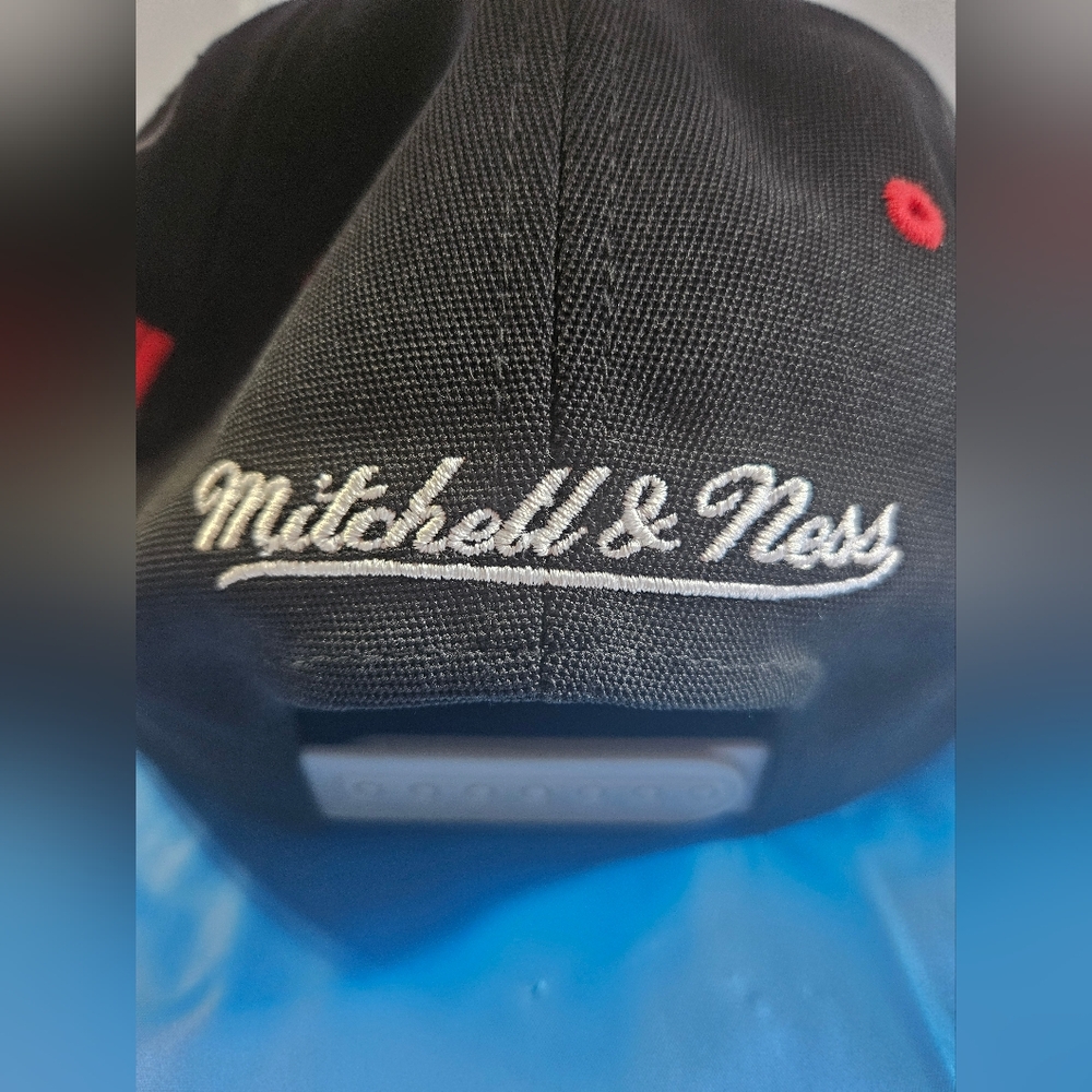 Black and Red Embroidered Cap - Picture 3 of 9
